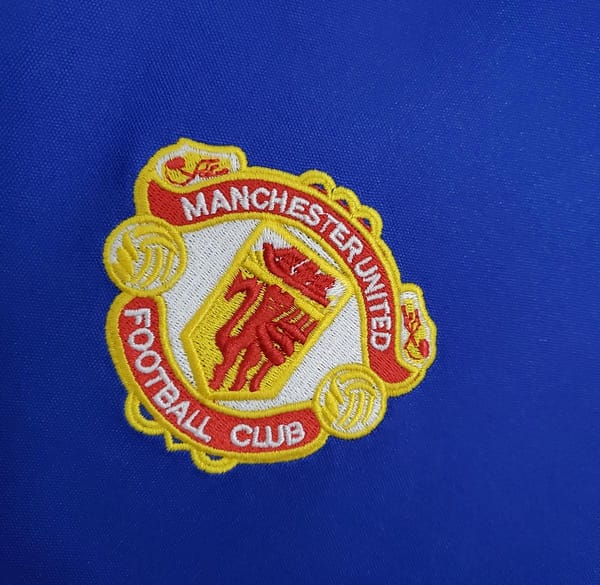 Retro Manchester United 85/86 away blue Soccer Jersey - Image 6