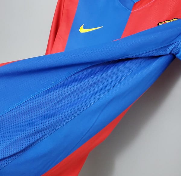 Retro Barcelona 06/07 home Soccer Jersey - Image 4