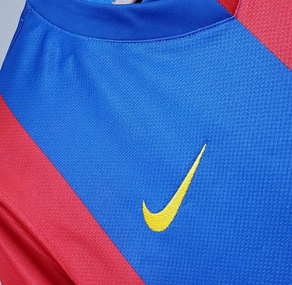 Retro Barcelona 06/07 home Soccer Jersey - Image 7