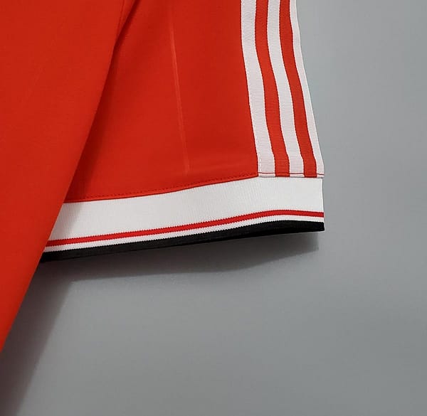 Retro 83/84 Manchester United home Soccer Jersey - Image 6