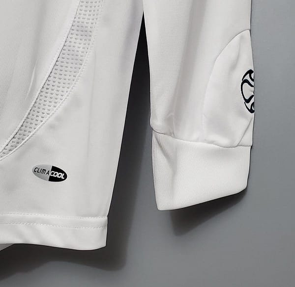 Retro 06/07 Long sleeve Liverpool away Soccer Jersey - Image 4