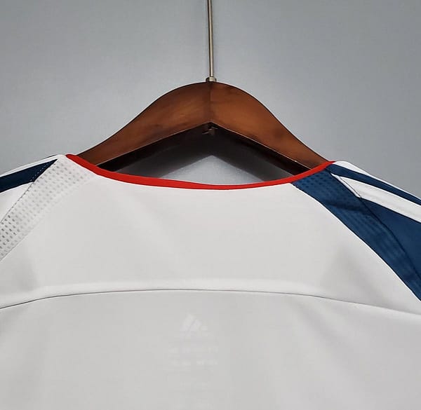 Retro 06/07 Liverpool away Soccer Jersey - Image 2