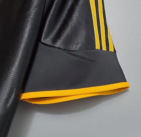 Retro 99/00 Real Madrid Third Black Jersey - Image 3
