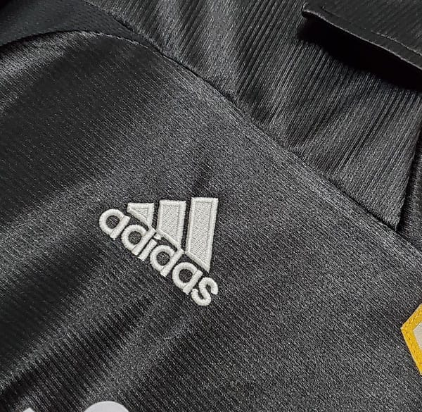 Retro 99/00 Real Madrid Third Black Jersey - Image 6