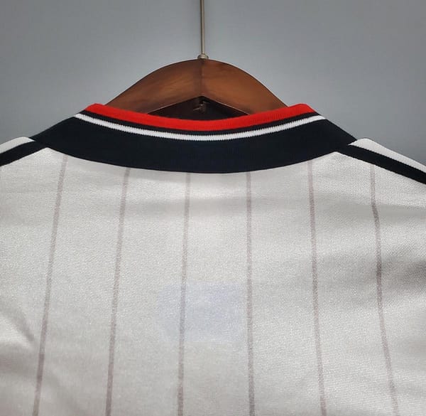 Retro Manchester United 1983 away Soccer Jersey - Image 3