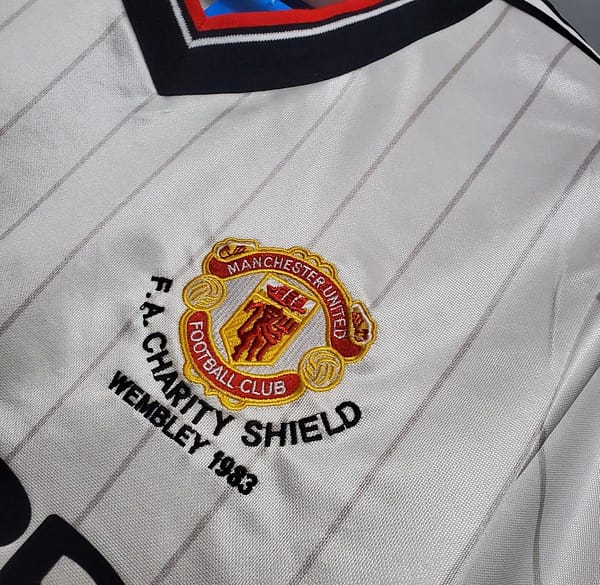 Retro Manchester United 1983 away Soccer Jersey - Image 7