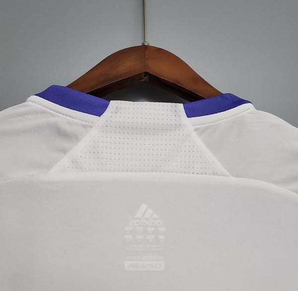 Retro Real Madrid 07/08 home Soccer Jersey - Image 4