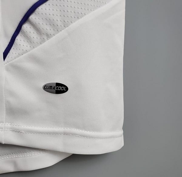 Retro Real Madrid 07/08 home Soccer Jersey - Image 7