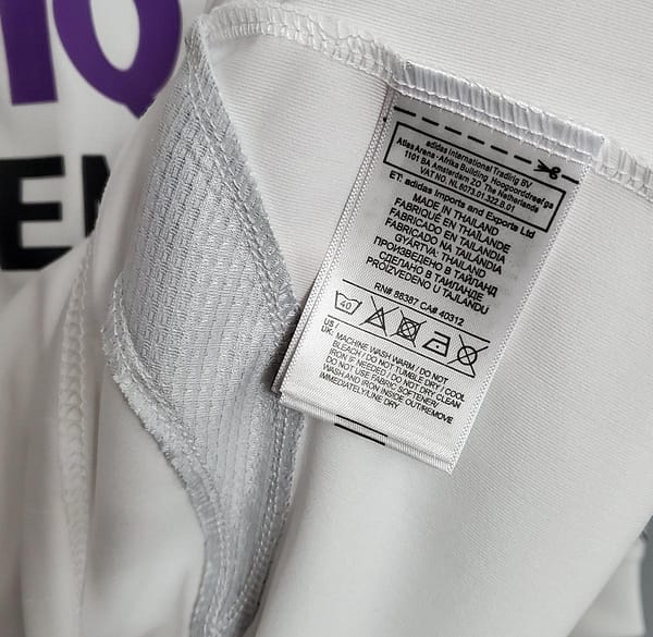 Retro Real Madrid Long sleeve 06/07 home Soccer Jersey - Image 3