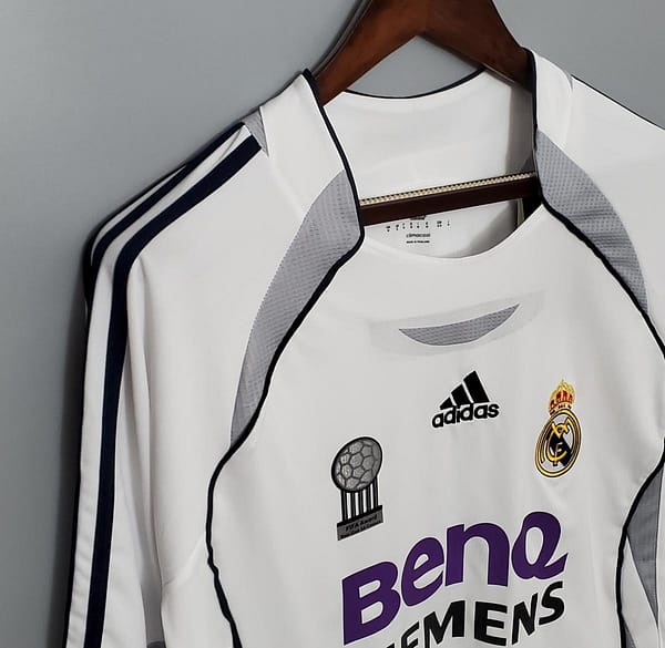 Retro Real Madrid Long sleeve 06/07 home Soccer Jersey - Image 4