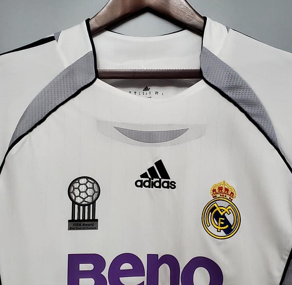 Retro Real Madrid Long sleeve 06/07 home Soccer Jersey - Image 8