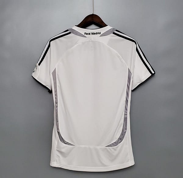 Retro Real Madrid 06/07 home Soccer Jersey - Image 2