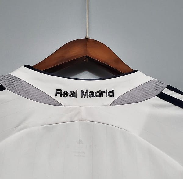 Retro Real Madrid 06/07 home Soccer Jersey - Image 3