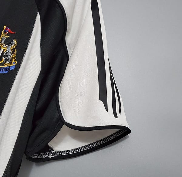 Retro 05/06 Newcastle United home Soccer Jersey - Image 3