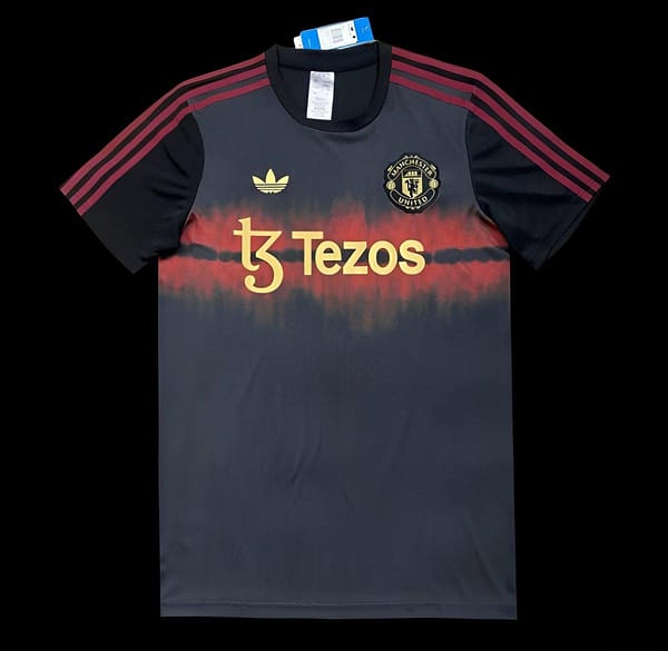 24/25 Manchester United Black/Red Pre-Match Jersey