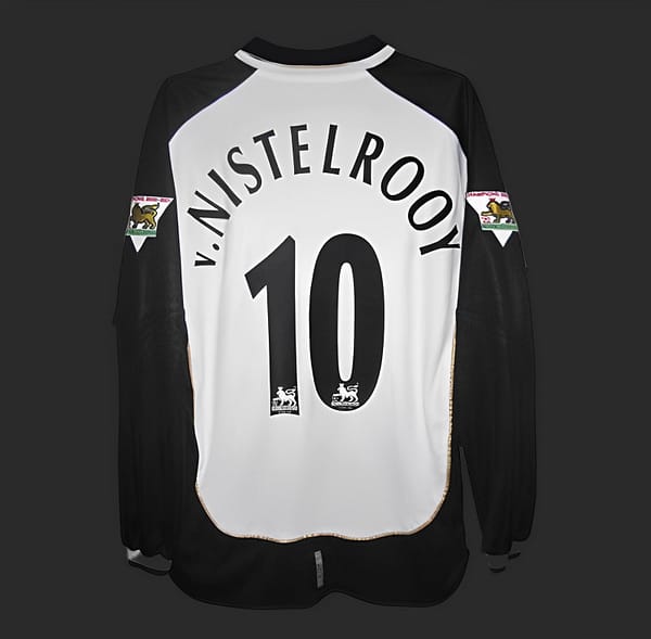 Retro 01/02 Manchester United Third Centenary Long Sleeve Reversible Jersey - Image 4