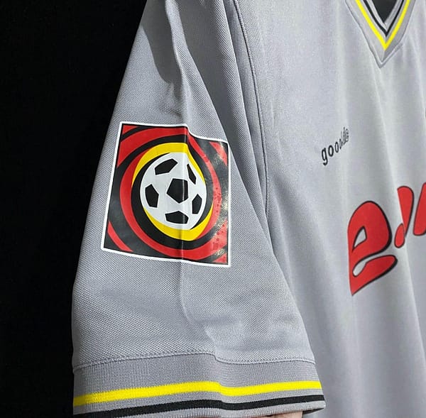 Retro 00/01 Borussia Dortmund Away Grey Jersey - Image 6