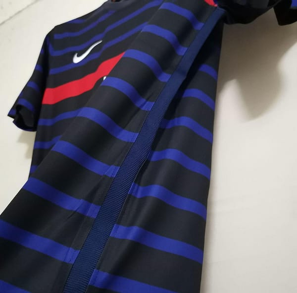 Retro 2020 France Benzema Jersey - Image 2