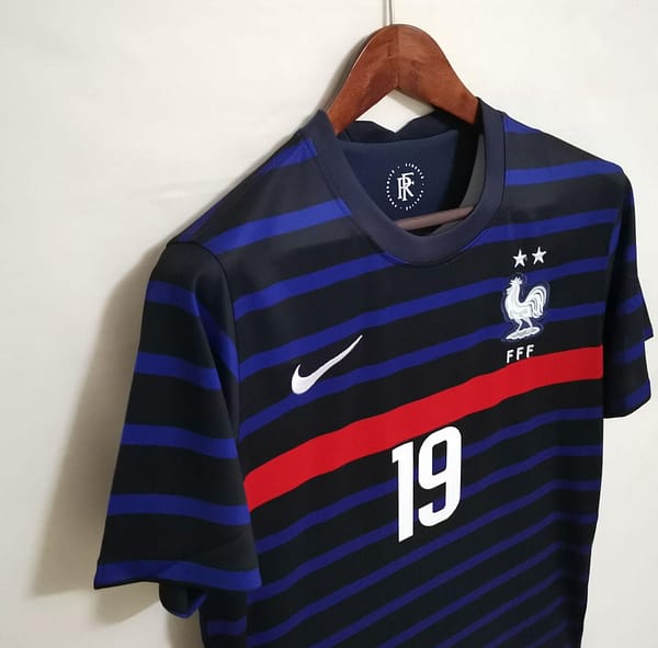Retro 2020 France Benzema Jersey - Image 4