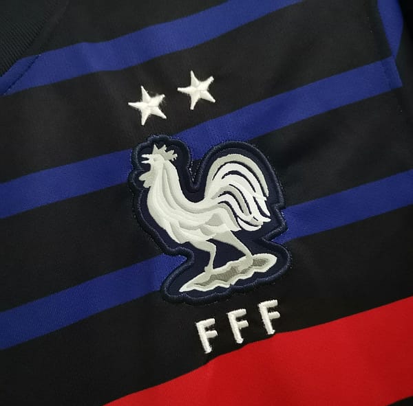 Retro 2020 France Benzema Jersey - Image 11