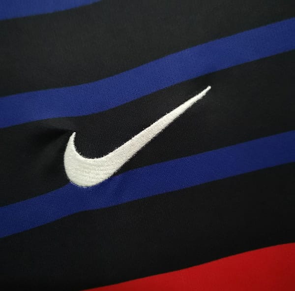 Retro 2020 France Benzema Jersey - Image 12