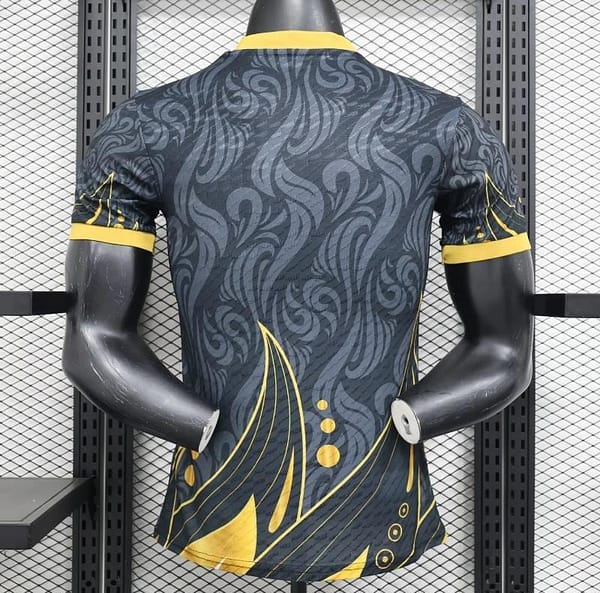 Player Version 24/25 Real Madrid Black/Golden Special Jersey - Image 2