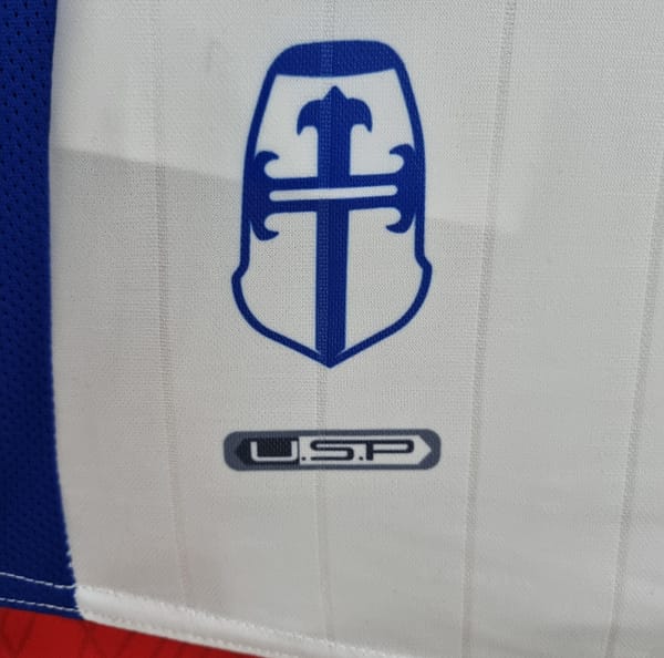 Retro 2009 Club Deportivo Universidad Católica home Soccer Jersey - Image 3