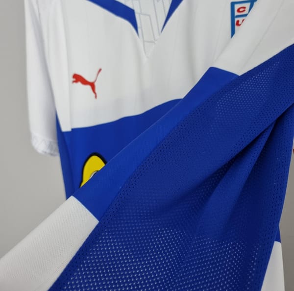 Retro 2009 Club Deportivo Universidad Católica home Soccer Jersey - Image 5