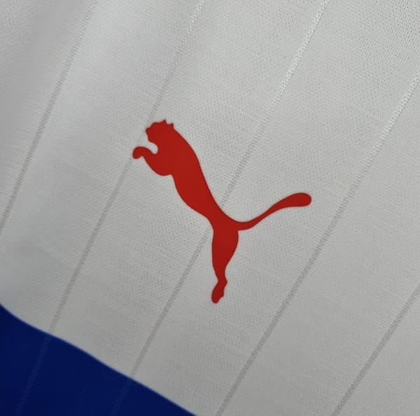Retro 2009 Club Deportivo Universidad Católica home Soccer Jersey - Image 7