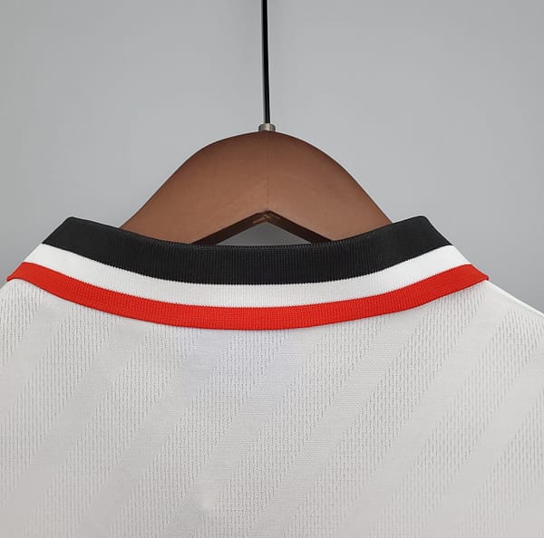 Retro Manchester United 96/97 away Soccer Jersey - Image 3