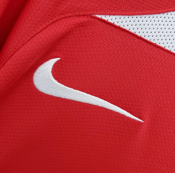 Retro Manchester United 04/06 home Soccer Jersey - Image 4