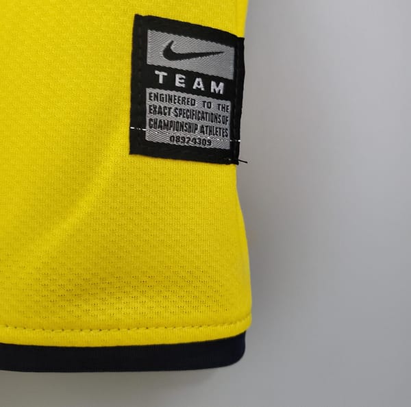 Retro Barcelona 08/09 away Soccer Jersey - Image 5