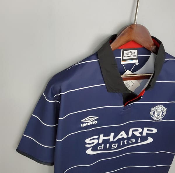 Retro Manchester United 99/00 away Soccer Jersey - Image 5