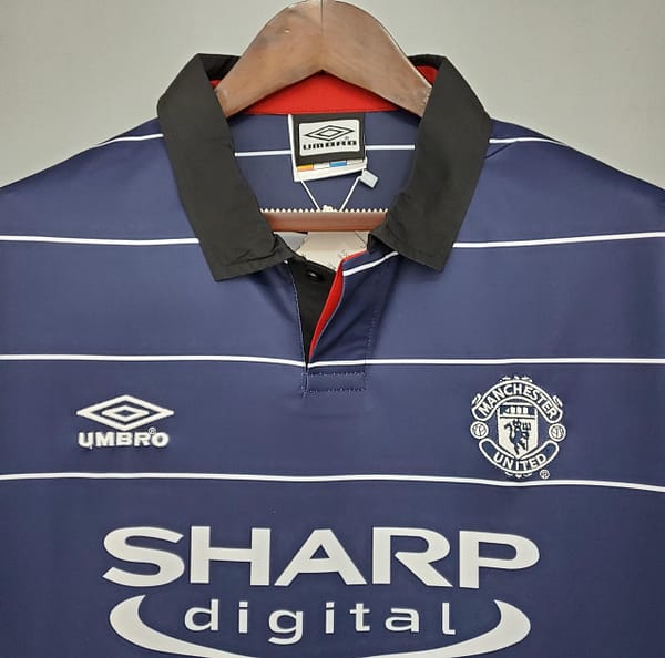 Retro Manchester United 99/00 away Soccer Jersey - Image 8