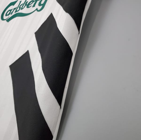 Retro 93/95 Liverpool away Soccer Jersey - Image 4
