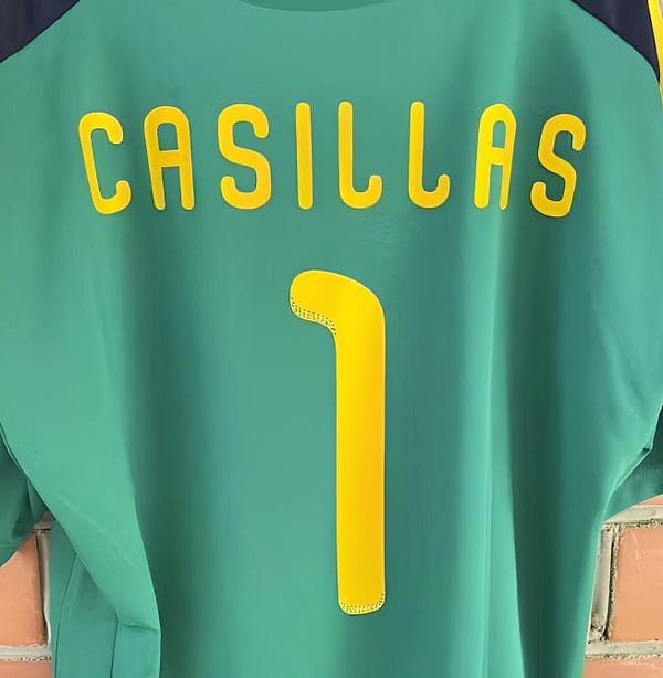 Retro 2010 Spain Green Goalkeeper Jersey - Image 3