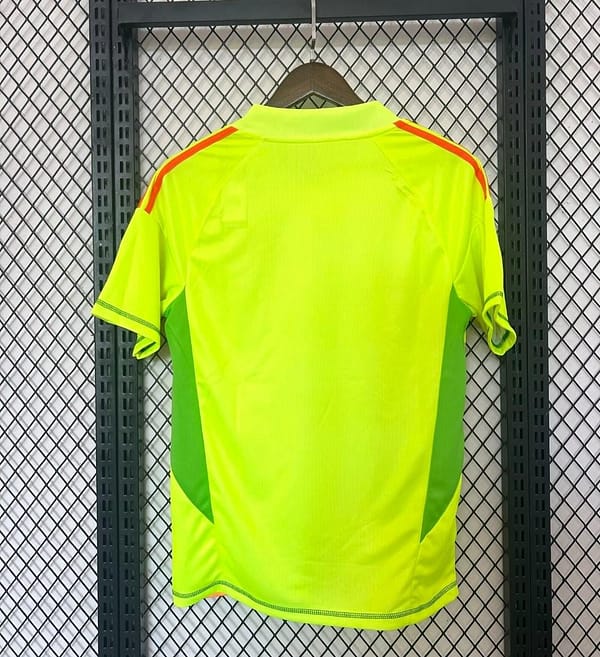 24/25 Bayern Munich Green Goalkeeper Jersey - Image 2