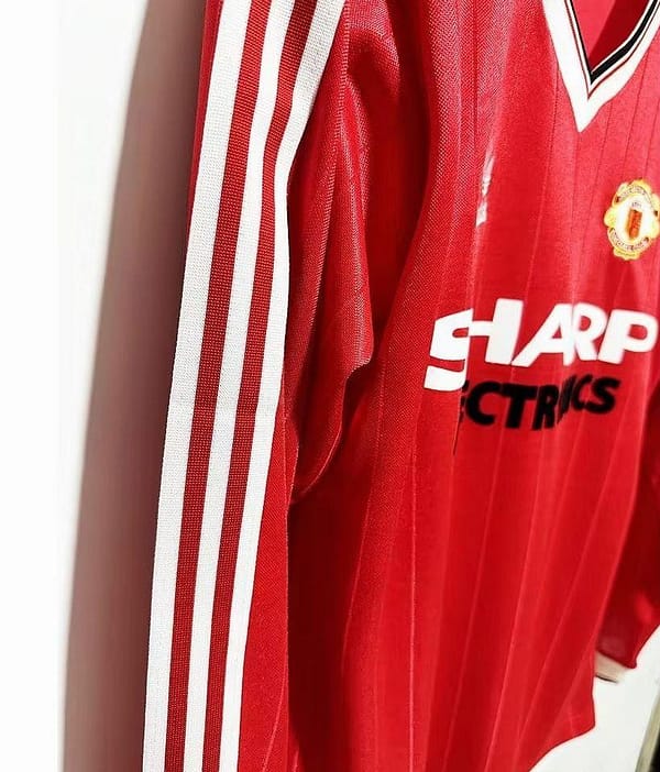 Retro 82/83 Manchester United Home Long Sleeve Jersey - Image 4