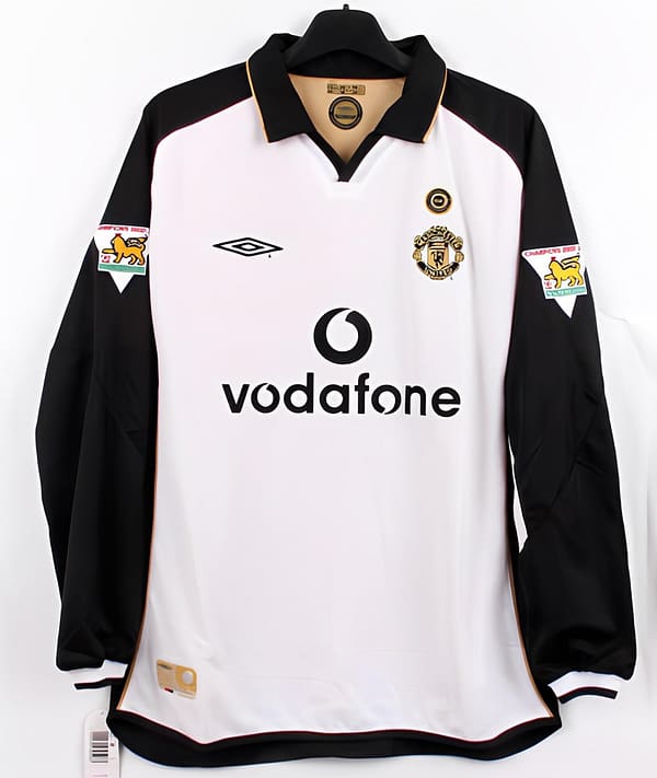 Retro 01/02 Manchester United Third Centenary Long Sleeve Reversible Jersey - Image 3