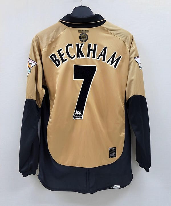 Retro 01/02 Manchester United Third Centenary Long Sleeve Reversible Jersey - Image 6