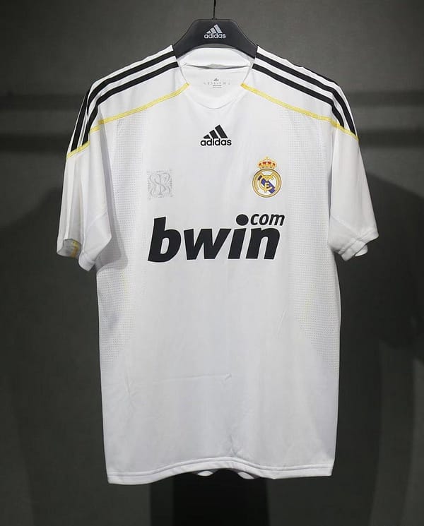 Player Version Retro 09/10 Real Madrid Home Jersey - Image 7
