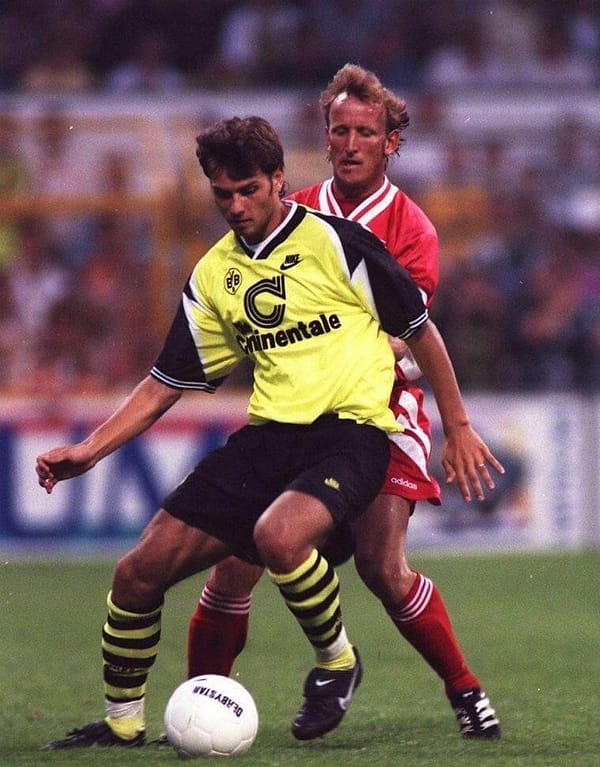 Retro 95/96 Borussia Dortmund Home Jersey - Image 8