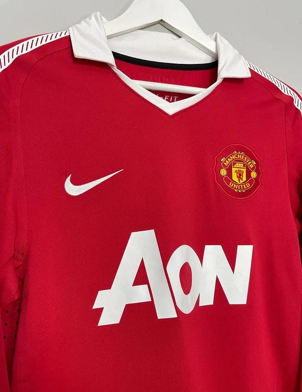 Retro 10/11 Manchester United Home Long Sleeve Jersey - Image 3