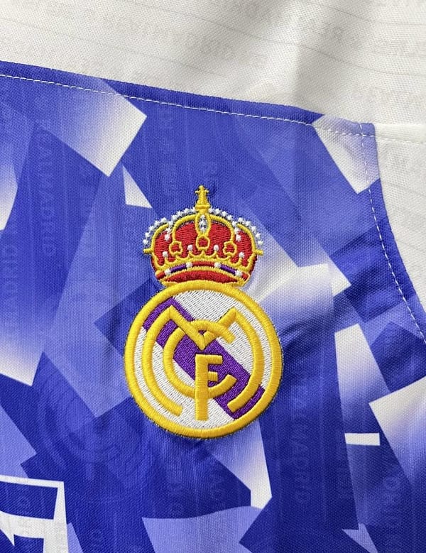 Retro 96/97 Real Madrid Third Jersey - Image 4