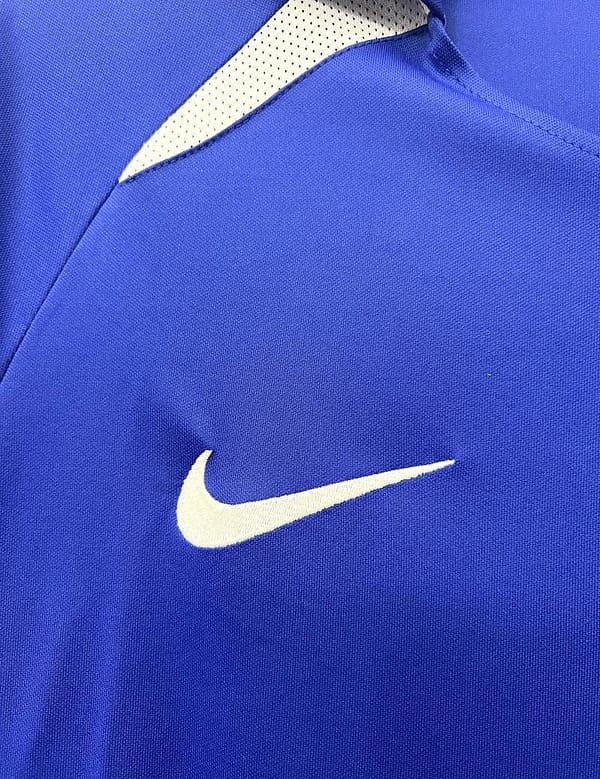 Retro 2002 Brazil Away Soccer Jersey - Image 4