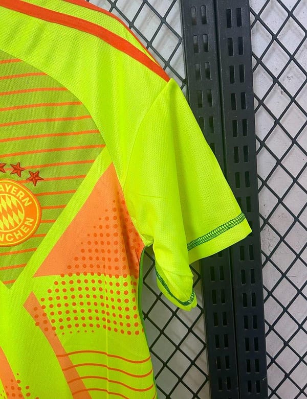 24/25 Bayern Munich Green Goalkeeper Jersey - Image 5