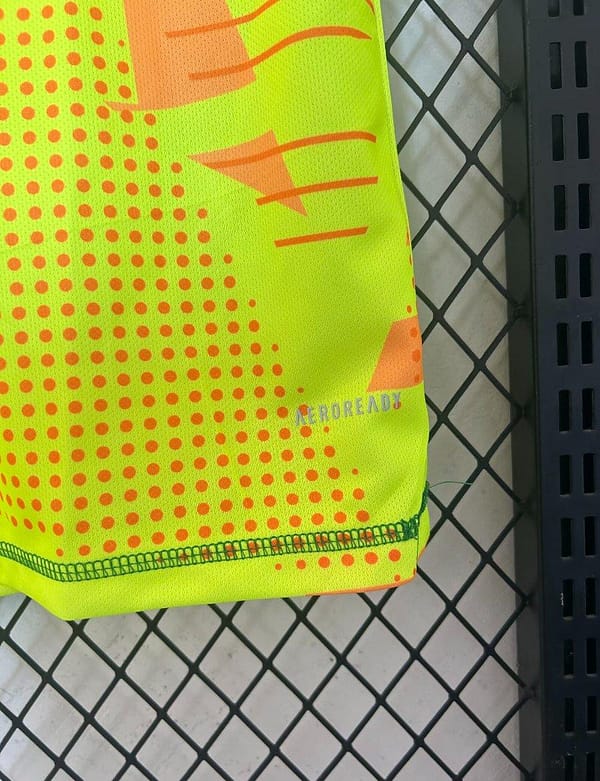 24/25 Bayern Munich Green Goalkeeper Jersey - Image 6