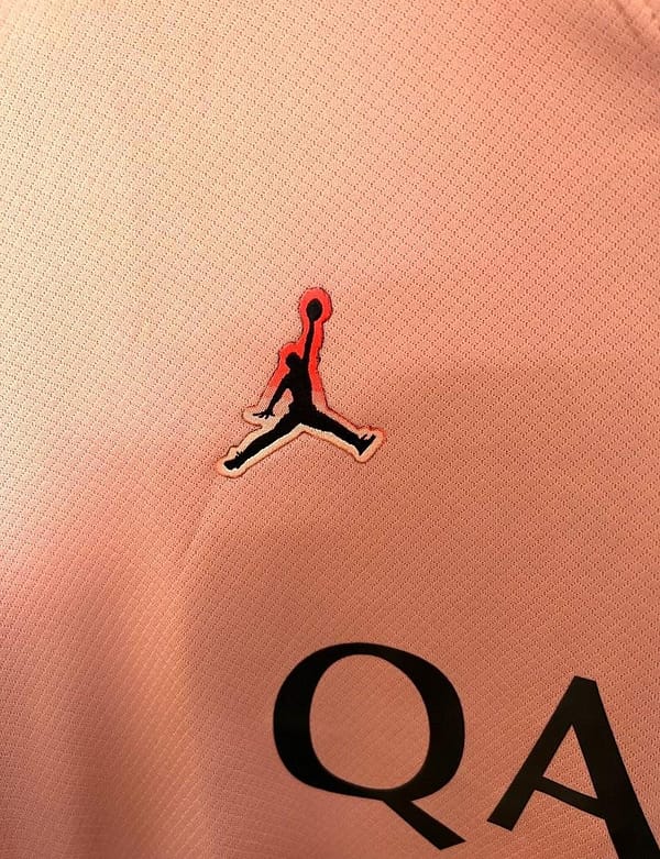 24/25 PSG Third Pink Long Sleeve Jersey - Image 5