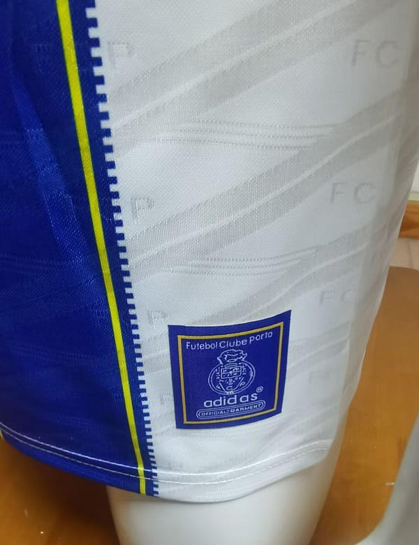 Retro 95/96 Porto Home Jersey - Image 4