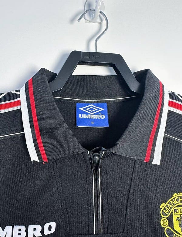 Retro 98/99 Manchester United Long Sleeve Goalkeeper Navy Jersey - Image 5